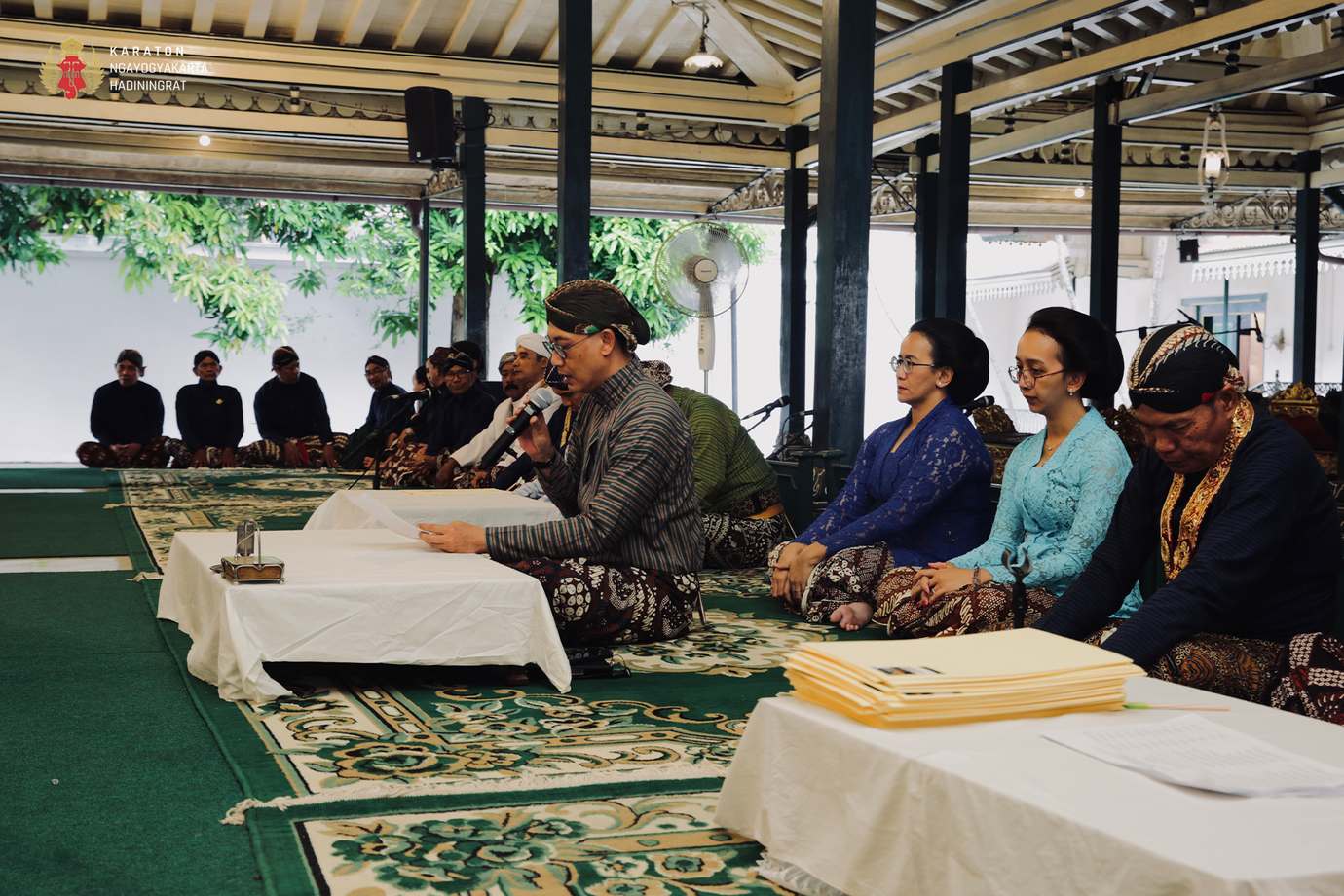 Image slider - Sri Sultan Sahkan Struktur Baru dalam Prosesi Wisuda Abdi Dalem: Makin Memperkokoh Kelembagaan Keraton