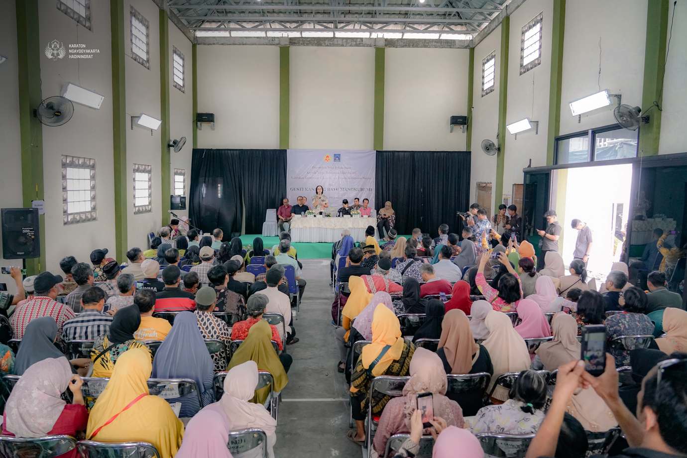 Image peristiwa - Keraton Yogyakarta Serahkan Serat Kekancingan dan Serat Palillah di Tiga Wilayah