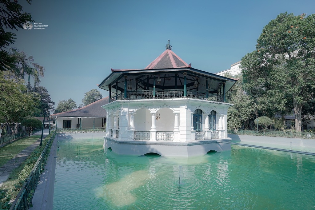 Image slider - KEDHATON AMBARRUKMO