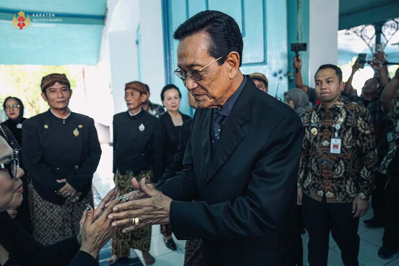 Image slider - Paku Buwono XIII Surud, Sri Sultan Hamengku Bawono Ka 10 Melayat ke Surakarta