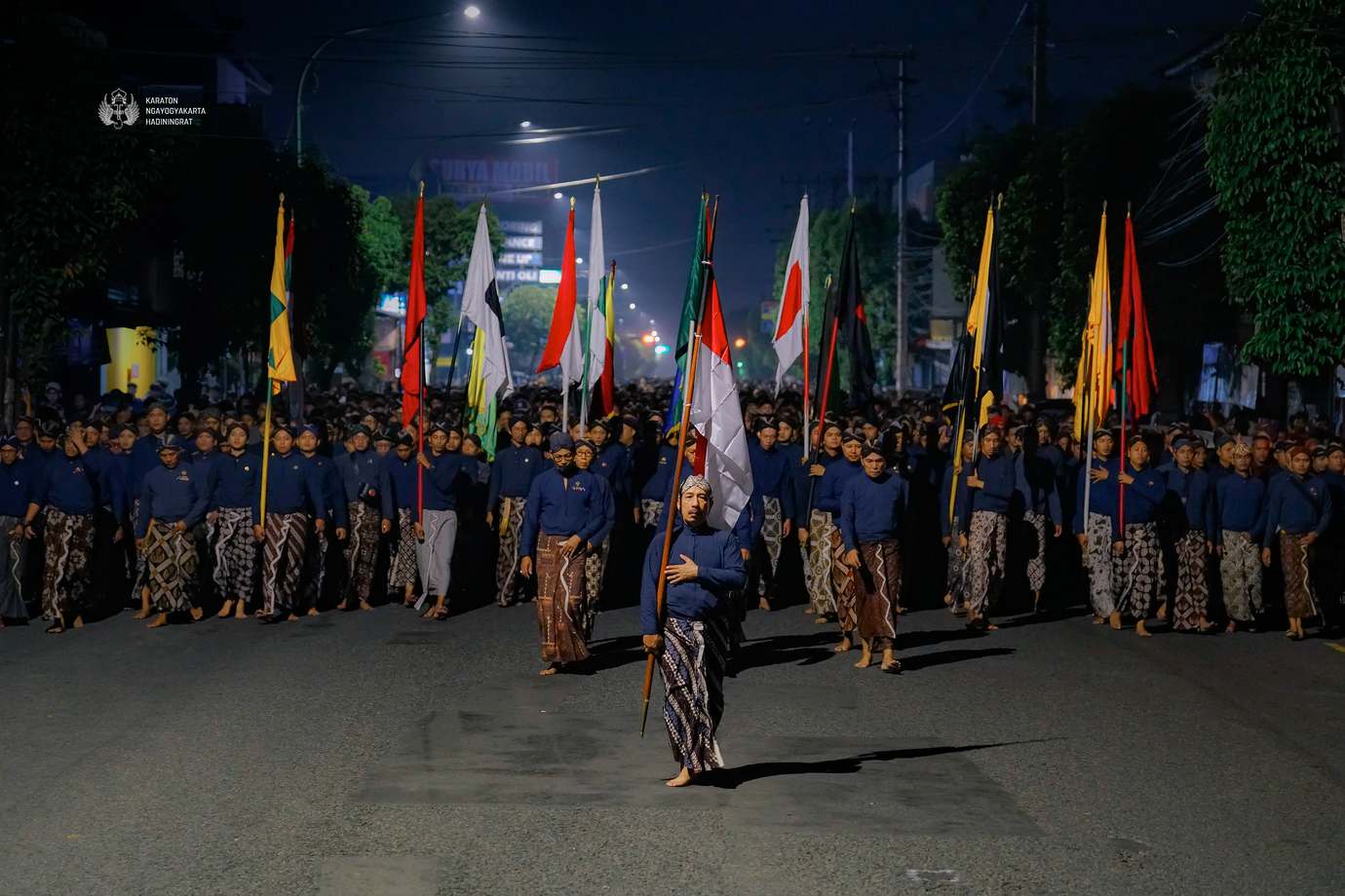 Image peristiwa - Dalam Keheningan, Abdi Dalem dan Masyarakat Sambut Warsa Enggal Be 1960 dengan Lampah Budaya Mubeng Beteng
